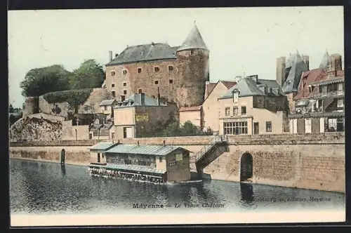 AK Mayenne, Le Vieux Château et la rivière adjacente