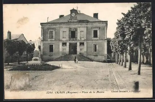 AK Craon /Mayenne, Place de la Mairie
