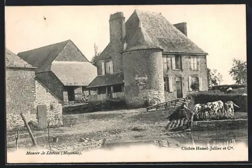 AK Lesbois /Mayenne, Manoir avec cour et vaches au pâturage