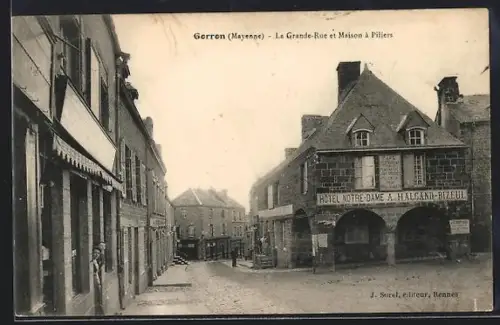 AK Gorron /Mayenne, La Grande-Rue et Maison à Piliers