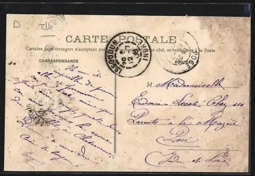 AK Bouère /Mayenne, Une rue de Bouère avec vue sur l`église et maisons adjacentes