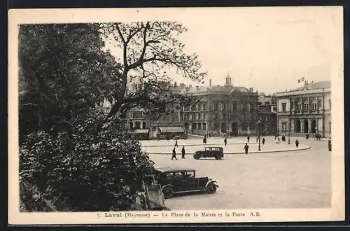 AK Laval /Mayenne, La Place de la Mairie et la Poste