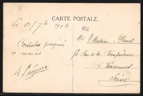 AK Chatillon-sur-Colmont /Mayenne, Vue de l`église et de la place du village avec habitants