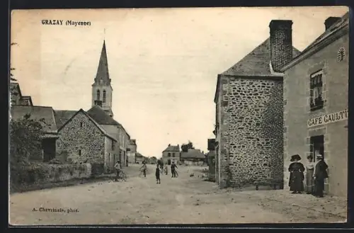 AK Grazay /Mayenne, Rue principale avec église et Café Gaubert