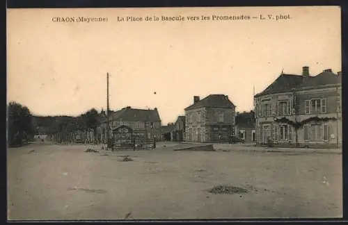 AK Craon /Mayenne, La Place de la Bascule vers les Promenades
