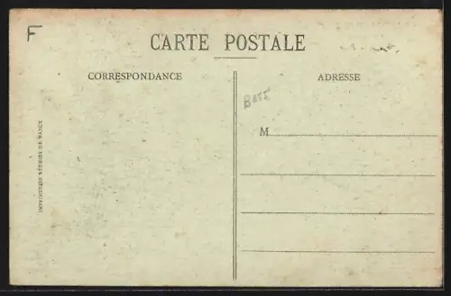 AK Villiers-Charlemagne /Mayenne, Rue de la Poste avec église et bâtiments environnants