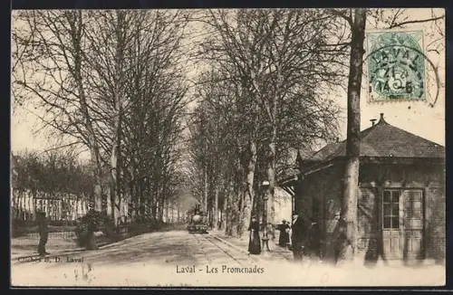 AK Laval, Les Promenades avec allée d`arbres et passants