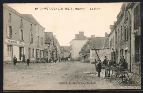 AK Saint-Oeun-des-Toits, La Place