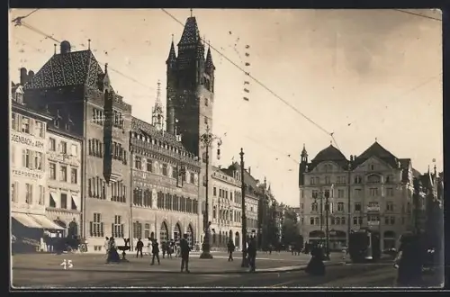 AK Basel, Strassenpartie mit Geschäften und Strassenbahn