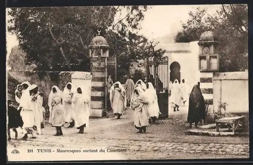 AK Tunis, Mauresques sortant du Cimetière