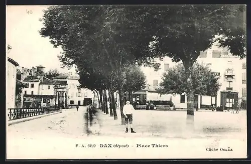 AK Dax, Place Thiers avec arbres et bâtiments adjacents