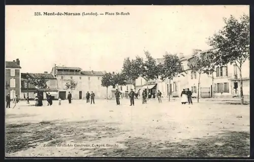 AK Mont-de-Marsan /Landes, Place St-Roch avec des passants et des arbres
