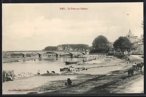 AK Dax, Le Pont sur l`Adour et la rive animée avec des chevaux et des bateaux