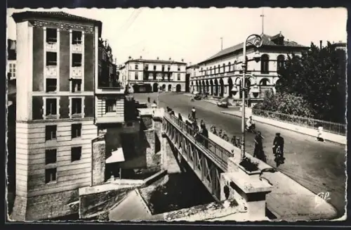 AK Mont-de-Marsan, Place du Marché et le Théâtre