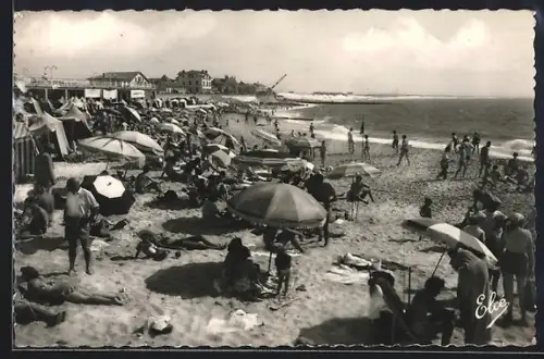 AK Capbreton /Landes, La Grande Plage animée avec parasols et vacanciers