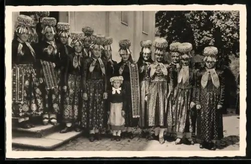 AK Eine Gruppe von Frauen in Feststagstracht aus dem Elztal i. Schwarzwald