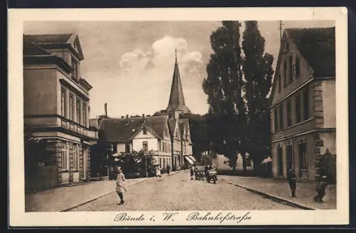 AK Bünde i. W., Bahnhofstrasse mit Kirche