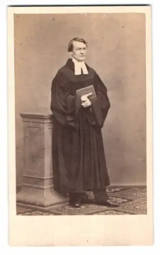 Fotografie Lutz & Witte, Berlin, Julius Müllensiefen, Beichtvater von Kaiserin Augusta von Preussen, Pastor Th. Fontanes