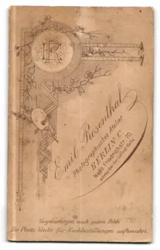 Fotografie Emil Rosenthal, Berlin, DSWA Soldat in Uniform mit Südwester