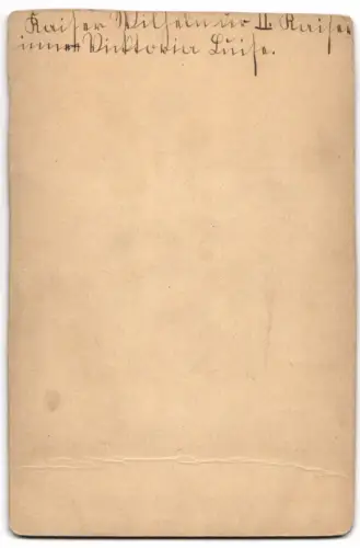 Fotografie Hanfstaengl Nachf., Berlin, Kaiser Wilhelm II. mit Kaiserin Viktoria Luise und Kindern, Uniform