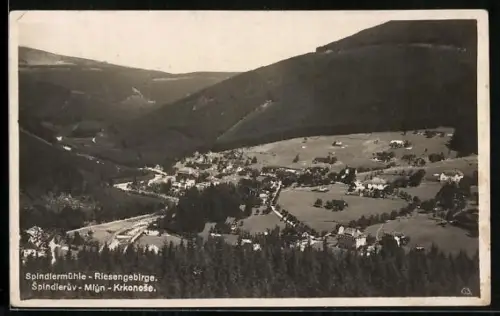 AK Spindlermühle /Riesengebirge, Panorama mit Strassenpartie