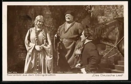 AK Das deutsche Lied, Gitta Ley mit Wilhelm Diegelmann und Harry Gondi in einer Filmszene