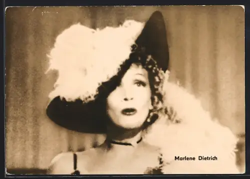AK Schauspielerin Marle Dietrich mit Hut porträtiert
