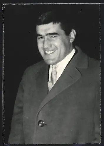 AK Schauspieler Mario Adorf mit lächelndem Gesicht