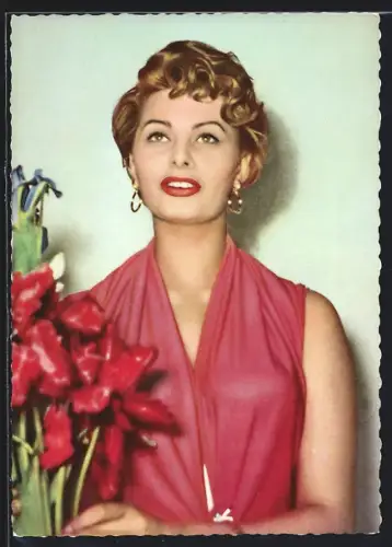 AK Schauspielerin Sophia Loren in einem schulterfreien Kleid