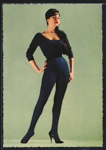 AK Schauspielerin Michele Mercier, Portrait in hautengem Dress