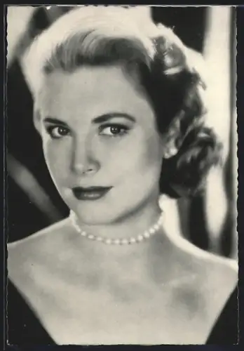 AK Schauspielerin Grace Kelly mit Perlenkette