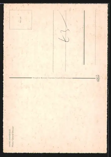 AK Schauspielerin Jayne Mansfield spielt an einer Pfütze