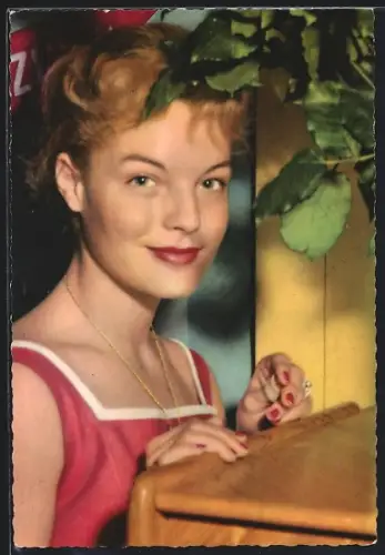 AK Schauspielerin Romy Schneider mit charmantem Lächeln
