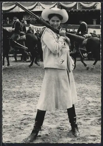 AK Claudia Cardinale, Portrait der Schauspielerin als Cowgirl