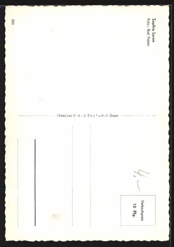 AK Sophia Loren mit Schmollmund und Perlenkette, Portrait