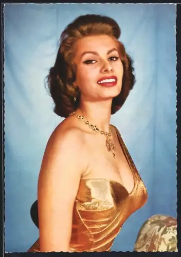 AK Schauspielerin Sophia Loren im glänzenden Kleid