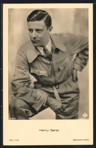 AK Schauspieler Henry Garat in Arbeits-Anzug porträtiert