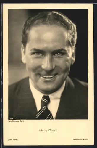 AK Schauspieler Harry Gondi mit lächelndem Gesicht