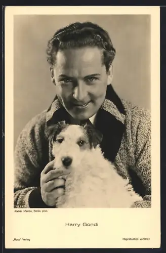 AK Schauspieler Harry Gondi mit seinem Terrier