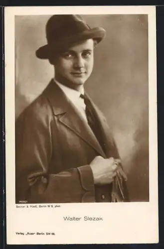 AK Schauspieler Walter Slezak im Anzug mit Hut