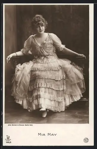 AK Schauspielerin Mia Max im Abendkleid porträtiert