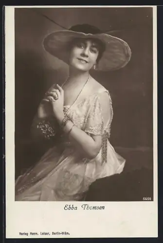 AK Schauspielerin Ebba Thomsen im weissen Kleid