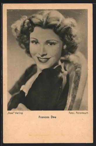 AK Schauspielerin Frances Dee lächelnd in Kamera blickend