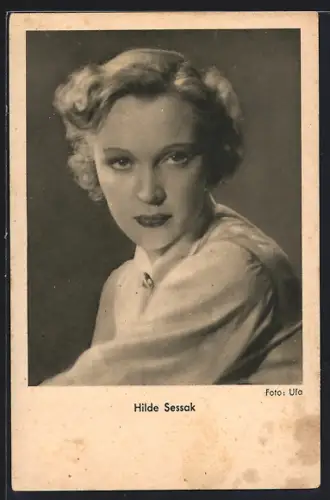 AK Schauspielerin Hilde Sessak in Kamera schauend