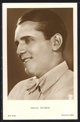 AK Schauspieler Walter Grüters lächelnd im Profil