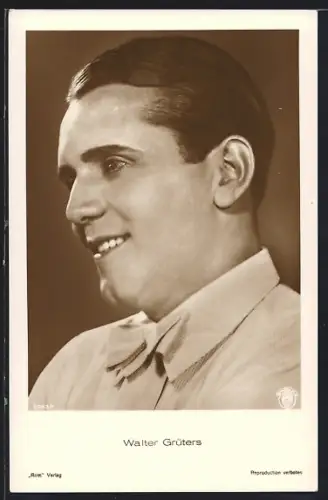 AK Schauspieler Walter Grüters lächelnd im Profil