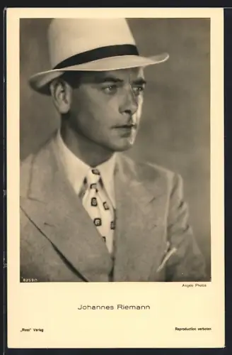 AK Schauspieler Johannes Riemann im Halbprofil