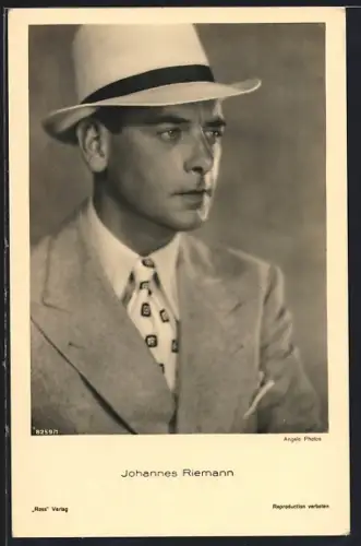 AK Schauspieler Johannes Riemann im Halbprofil