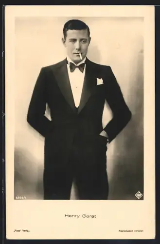 AK Schauspieler Henry Garat mit Zigarette im Mund posierend