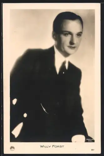 AK Schauspieler Willy Forst im Anzug mit Krawatte